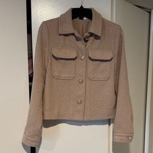 H&M Women's Classic Chanel style Tan Jacket
Beautiful button detail, fully lined